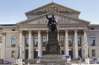 20201210_maximilianstraße Der Max-Joseph-Platz im Sommer