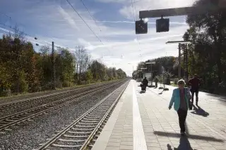 201201-lochhausen-s-bahn-bahnhof-katy-spichal Der S-Bahnhof Lochhausen in München