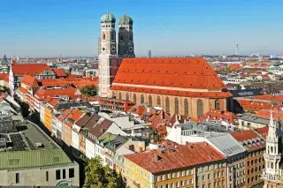 201201_frauenkirche-muenchen.deLeonie Liebich Münchens Panorama mit Frauenkirche und Altstdat