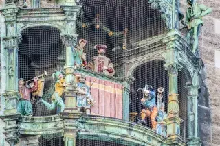 201202-glockenspiel-rathaus-shutterstock Das Glockenspiel im Rathaus
