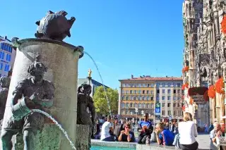 201202-marienplatz-fischbrunnen-leonie-liebich Der Fischbrunnen am Münchner Marienplatz