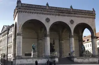 201203_Odeonsplatz_Feldherrnhalle_Kathy_Spichal Die Feldherrnhalle am Münchner Odeonsplatz.