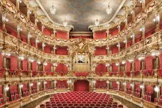 201205_cuvillies-theater-residenz_Bayerische-Schloesserverwaltung Prunkvoller Saal im Cuvilliéstheater