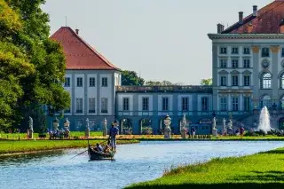 201206_gondel-nymphenburger-kanal-shutterstock-427809247 Gondel auf dem Nymphenburger Schlosskanal