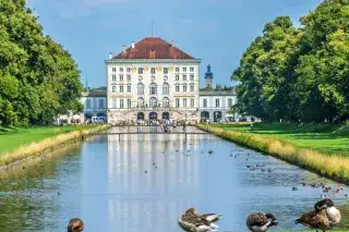 201206_nymphenburg-schloss-kanal-michael-hofmann. Enten am Kanal zum Nymphenburger Schloss