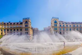 201212_stachus-sommer_shutterstock-422259487 Stachusbrunnen im Sommer