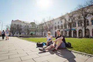 201214_geschwister-sholl-platz-uni_Monica-Garduno.jpg Frühling am Geschwister-Scholl-Platz