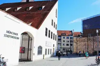 201214_stadtmuseum-jakobsplatz_Leonie-Liebich.jpg Außenansicht Münchner Stadtmuseum
