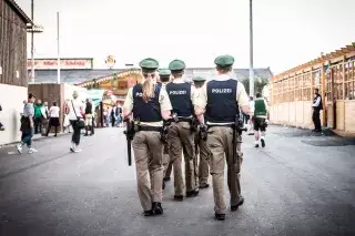 201216_wiesn-polizei-exithamster Polizei auf der Wiesn.