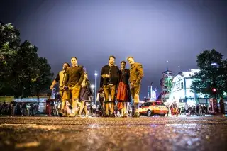 201216_wiesnbesucher_exithamster Besucher auf dem Heimweg vom Oktoberfest