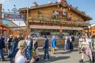 Goldener Hahn auf dem Oktoberfest
