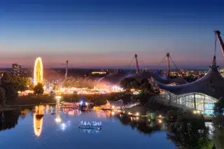 201222_olympia-impark-blaue-stunde_Fotolia_56112306 Olympiapark zur blauen Stunde während des impark Festivals