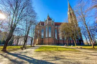 210302_heiligkreuzkirche_giesing_anettegoettlicher Die Heilig-Kreuz-Kirche in Giesing von außen
