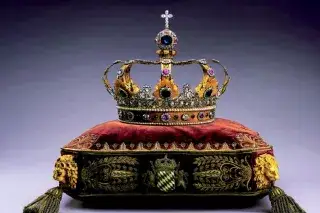 Königskrone der Wittelsbacher in der Schatzkammer der Residenz Königskrone der Wittelsbacher in der Schatzkammer der Residenz