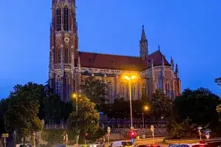 20210923_heiligkreuzkirche_giesing_michaelhofmann Heilig Kreuz Kirche in Giesing bei Nacht