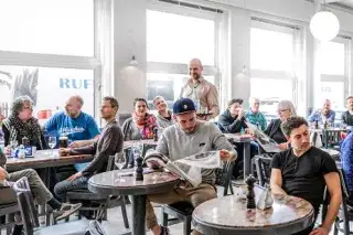 210114_cafe-ruffini-neuhausen-innen Gäste im Café Ruffini in Neuhausen