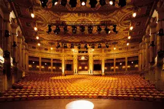 210125_prinzregententheater-innen_ThomasKlinger Blick von der Bühne auf die Loge im Zuschauerraum im Prinzregententheater
