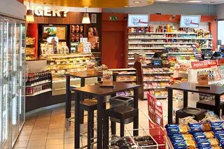 210128_shop-tankstelle-innen Shop der Tankstelle innen