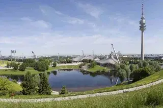 210208_Sommer-panorama-olympiapark Blick über den Olympiapark vom Olympiaberg