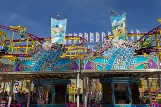 Das Fahrgeschäft Wilde Maus auf dem Oktoberfest