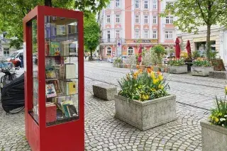 Ein Bücherschrank in Haidhausen.