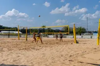 20210727_Theresienwiese_Ben_Sagmeister Beachvolleyball auf der Theresienwiese