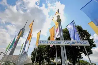 20210816_Hans-Jochen-Vogel-Platz Der Hans-Jochen-Vogel-Platz im Olympiapark