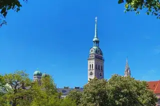 20210602_WhatsApp_Fotogruppe_Anette_Göttlicher Blick auf den Alten Peter vom Viktualienmarkt