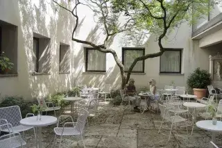 20210624_Staatliche_Antikensammlung_ES Das Museumscafé im Innenhof der Staatlichen Antikensammlung