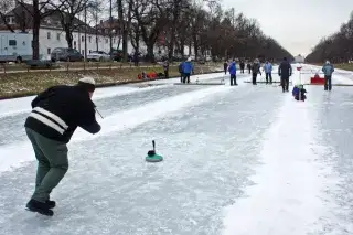 20201221_Eisstockschießen_Guide Eisstockschießen auf dem zugefrorenen Kanal