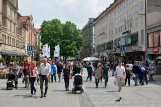 201208-kaufingerstrasse-fußgaengerzone Die Fußgängerzone in der Münchner Innenstadt