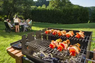 2022_04_18_Grillspiesse Grillspieße auf Grill