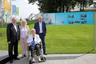 20210816_Hans-Jochen-Vogel-Platz Alt-OB Christian Ude, Bundesjustizministerin Christine Lambrecht, Liselotte Vogel, OB Dieter Reiter (v.l.n.r.)