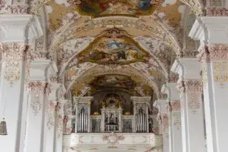 210107-heilig-geist-kirche-innenbereich