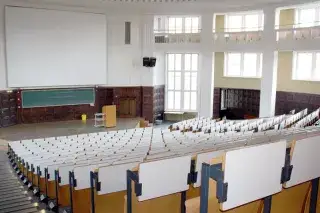 20210406_Evangelische_Kirche_Gottesdienste_Angebote Ein leerer Hörsaal