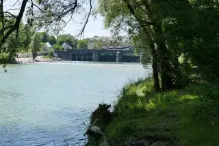 20201223_Baden_Isar_Guide Von der Max-Joseph-Brücke bis kurz vor dem Stauwehr Oberföhring dürft ihr euch im Sommer erfrischen