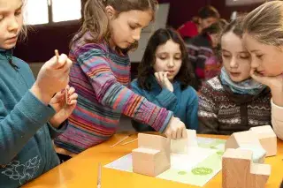 20201230_Tipps_Osterferien_Kinder Kinder spielen im Kindermuseum