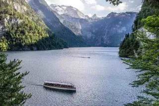 20210114_Seen_Münchner_Umland Ein Schiff auf dem Königssee