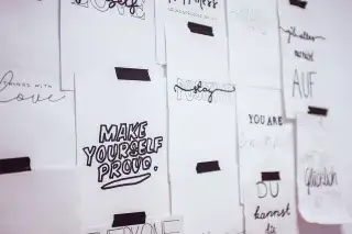 20210811_Realschulabschluss_nachholen Motivierende Mantras an der Wand der Städtischen Franz-Auweck-Abendschule