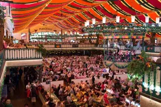 So sieht's im Marstall Festzelt aus