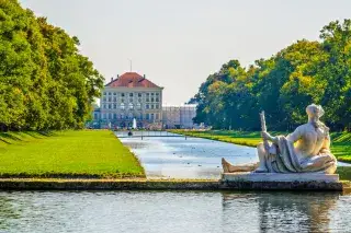 20210304_Maximilian_II._Emanuel_Shutterstock Schloss Nymphenburg im Frühling