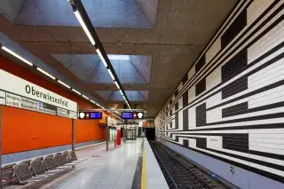 20201223_Schöne_U-Bahnhöfe_Shutterstock Ein Labyrinth aus Aluminium: Oberwiesenfeld