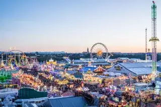 20201217_Wiesnabsage_Reaktionen_Shutterstock Ausblick über die Wiesn