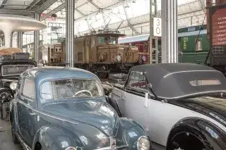 20210610_Deutsches_Museum_Verkehrszentrum_ES Alte Autos und Lokomotiven im Verkehrszentrum