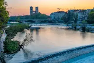 20201228_Sommerabend Münchens geliebte Isar im Sonnenuntergang