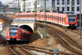 210211-S-Bahnen Zwei S-Bahnen treffen sich am Ostbahnhof
