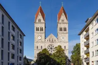 20210312_Pfarrkirche_Sankt_Benno_Sankt_Michaelsbund Die Pfarrkirche Sankt Benno in der Maxvorstadt von außen