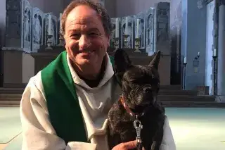 20201212_St_Maximilian Rainer Maria Schießler ist seit 1993 Pfarrer der Kirche St. Maximilian