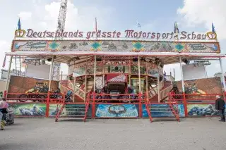 Deutschlands größte Motorsport-Schau in "Original Pitts Todeswand" auf der Wiesn