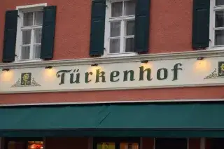 20210816_Student_Parties Der Türkenhof in der Türkenstraße von außen